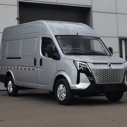 Коммерческий автомобиль DongFeng K33-561 длинная база с высокой крышей, цельнометаллический, металлик