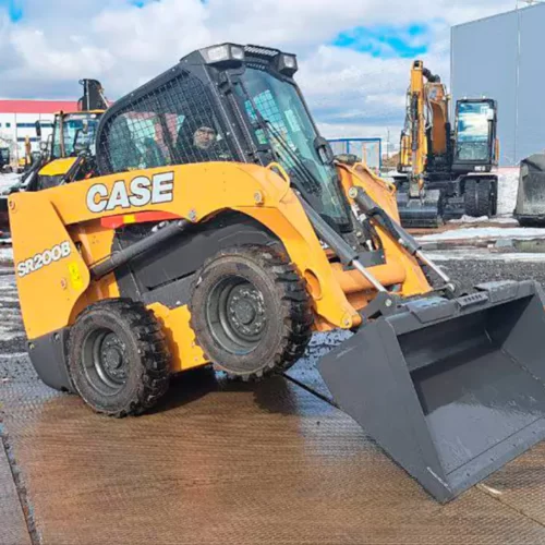 Колесный мини-погрузчик CASE SR200